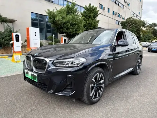 Фотография автомобиля — BMW iX3