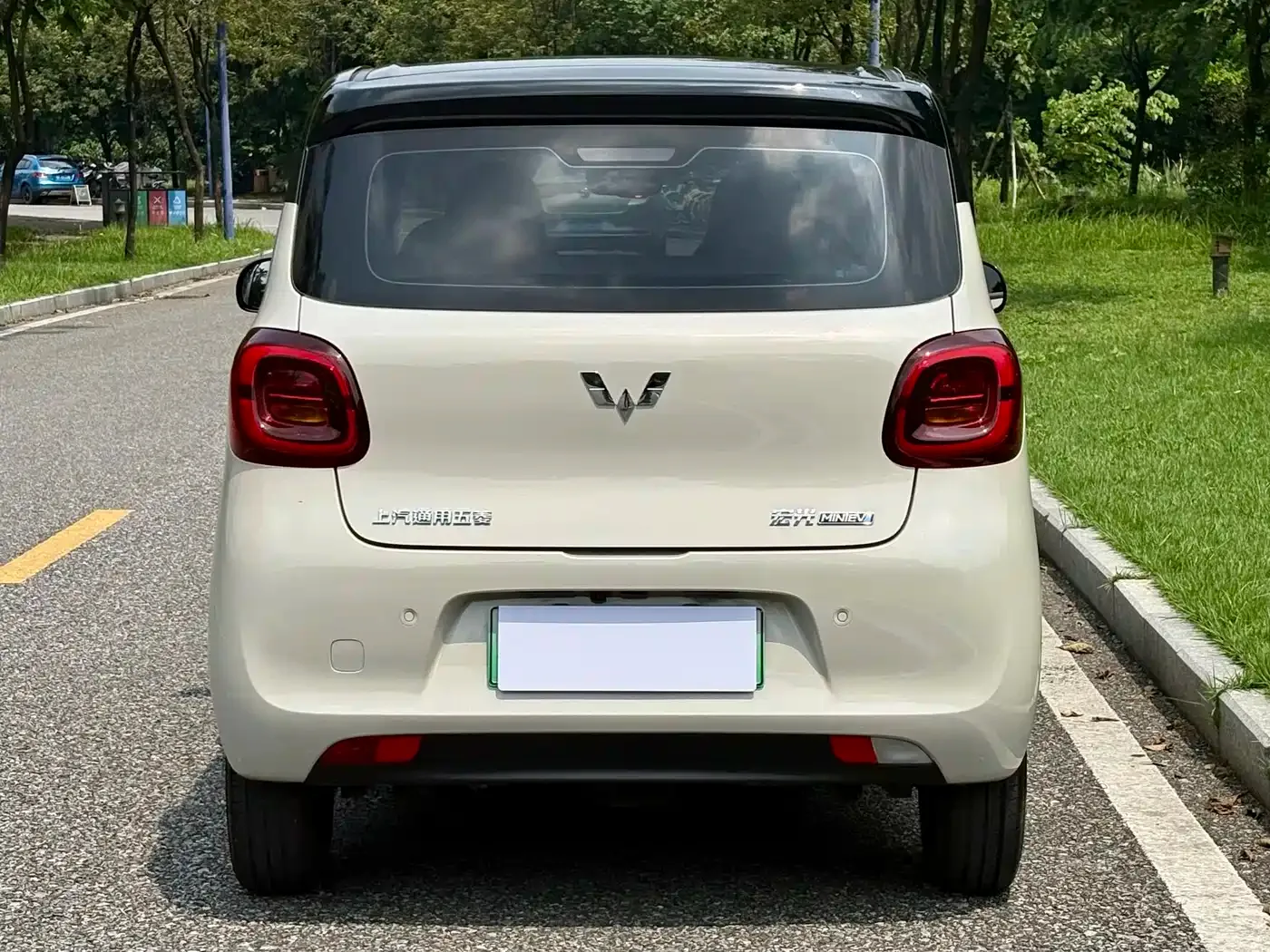 Wuling Motors Hongguang MINIEV 2025 4-Door Premium+ Edition — Фото автомобиля 5