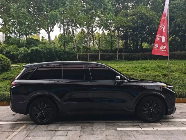 Li Auto L8 — Фото автомобиля 7