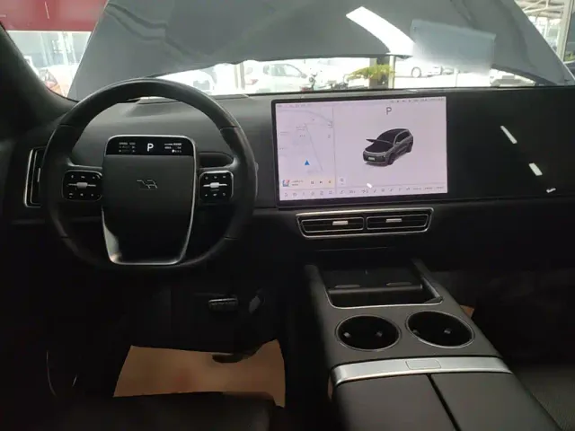 Li Auto L8 — Фото автомобиля 9