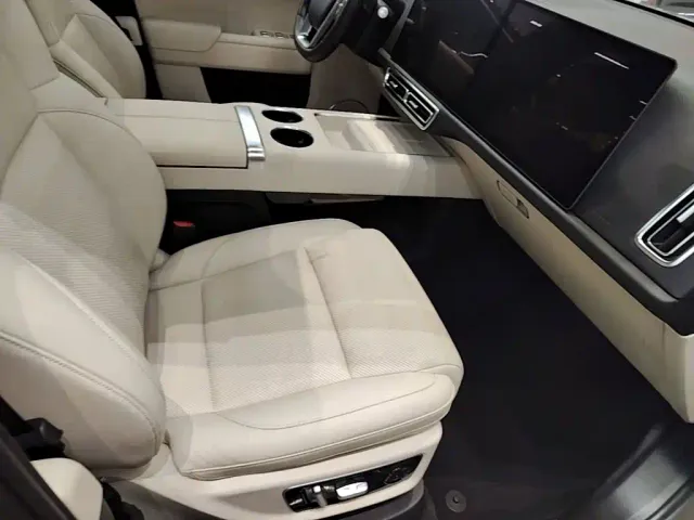Li Auto L9 — Фото автомобиля 24