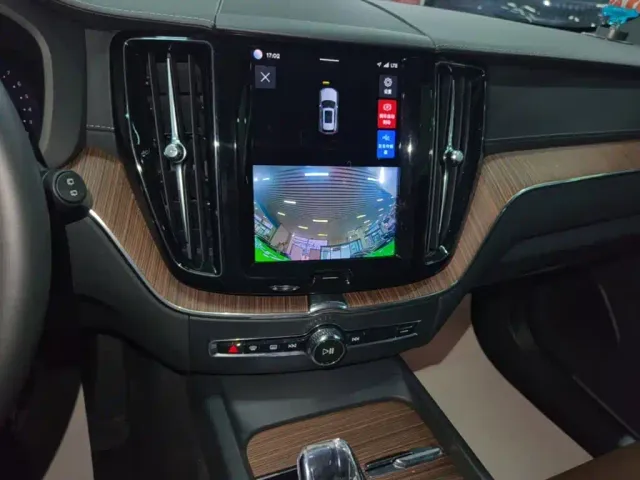 Volvo XC60 — Фото автомобиля 12