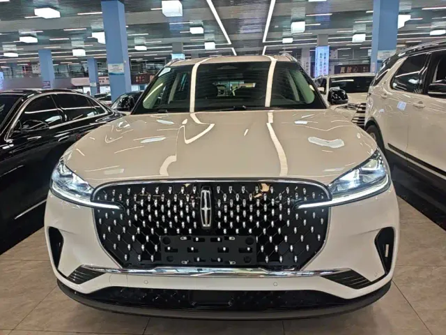 Lincoln Aviator — Фото автомобиля 2