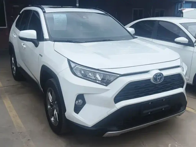 Toyota RAV4 — Фото автомобиля 3