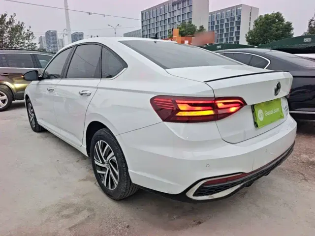 Volkswagen Lavida — Фото автомобиля 4
