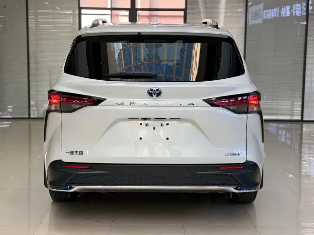 Toyota Granvia — Фото автомобиля 15