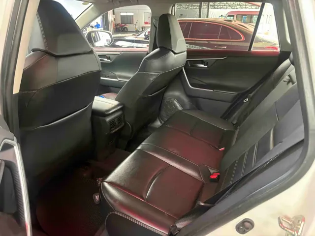 Toyota RAV4 — Фото автомобиля 6