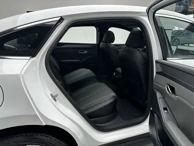 BYD Qin L — Фото автомобиля 12