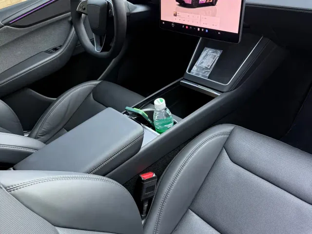 Tesla Model Y — Фото автомобиля 10