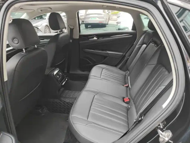 Volkswagen Passat — Фото автомобиля 16