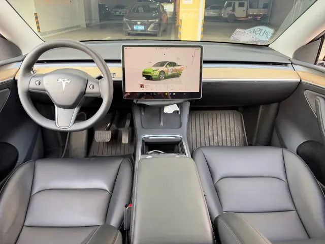 Tesla Model Y — Фото автомобиля 8