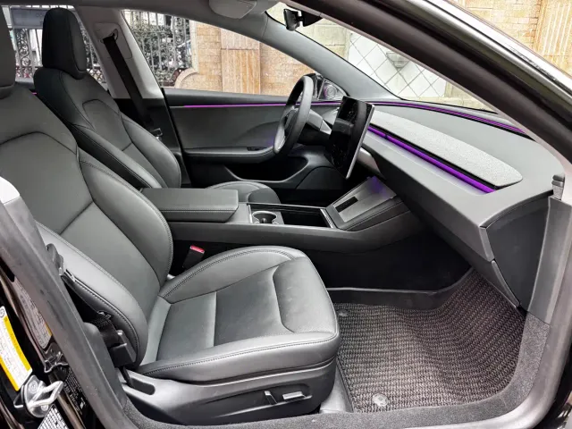 Tesla Model 3 — Фото автомобиля 12