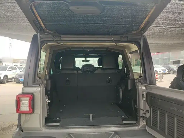 Jeep Wrangler — Фото автомобиля 18