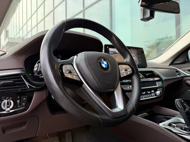 BMW 5 Series — Фото автомобиля 6