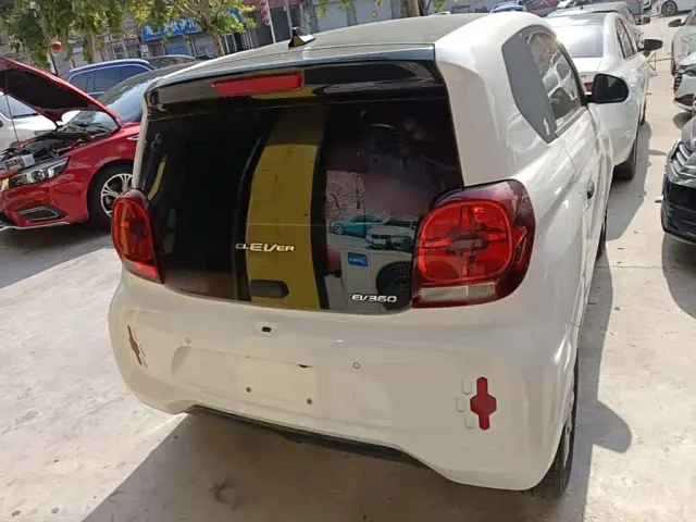 Roewe Clever — Фото автомобиля 3