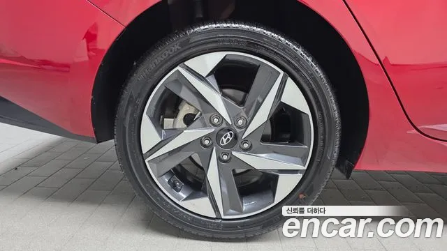 Hyundai AVANTE Avante (CN7) — Фото автомобиля 5