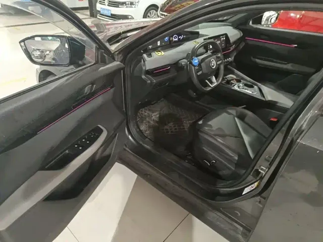 Changan Changan UNI-V 2022 1.5T Premium Model — Фото автомобиля 15