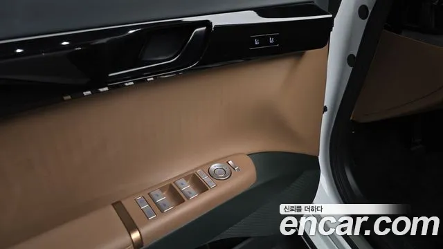 Hyundai Grandeur Grandeur (GN7) 2.5 Бензин 2WD — Фото автомобиля 28