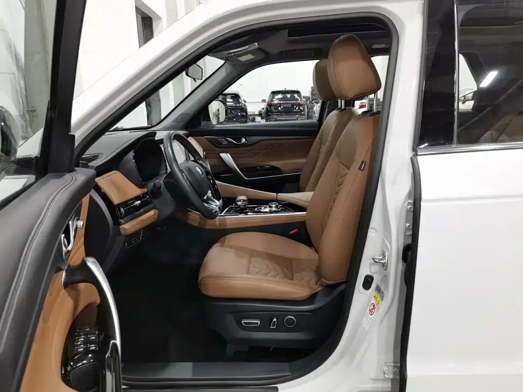 Changan Changan CS95 2023 2.0T 2WD Luxury PLUS — Фото автомобиля 10
