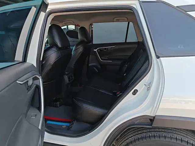 Toyota Wildlander — Фото автомобиля 12