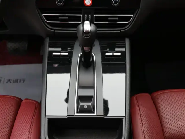 Porsche Macan — Фото автомобиля 21