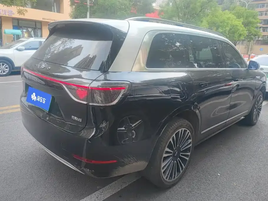 AITO Wenjie AITO M9 2024 Extended Range Ultra 42kWh 6-Seater — Фото автомобиля 3