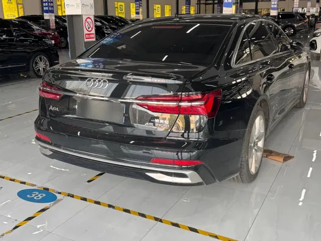 Audi A6L — Фото автомобиля 4