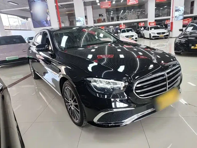 Mercedes-Benz E-Class — Фото автомобиля 3