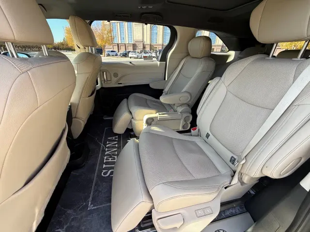 Toyota Sienna — Фото автомобиля 5