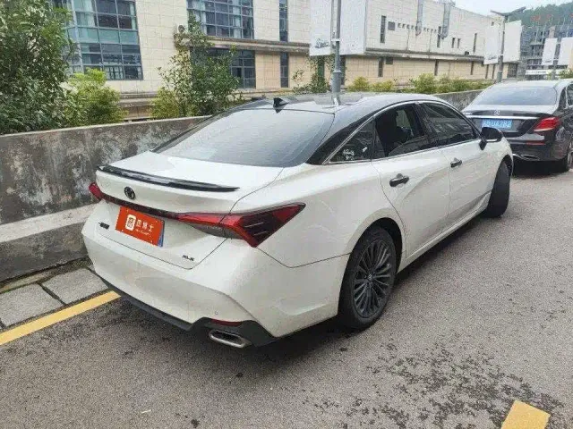 Toyota Avalon — Фото автомобиля 3