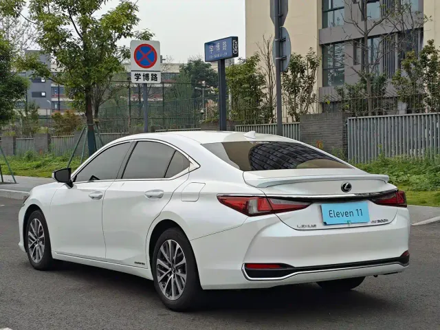 Lexus ES — Фото автомобиля 5