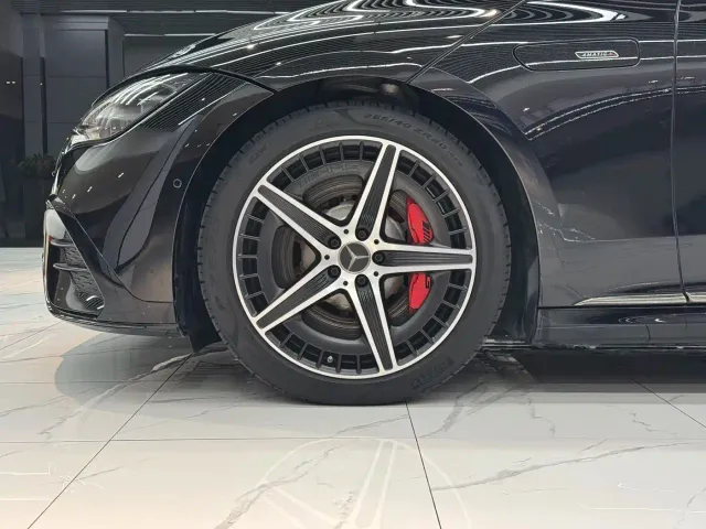 Mercedes-Benz EQE AMG — Фото автомобиля 8
