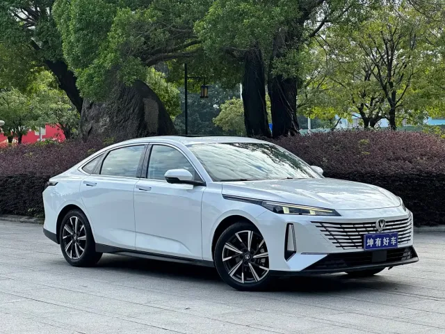 Changan Eado — Фото автомобиля 3