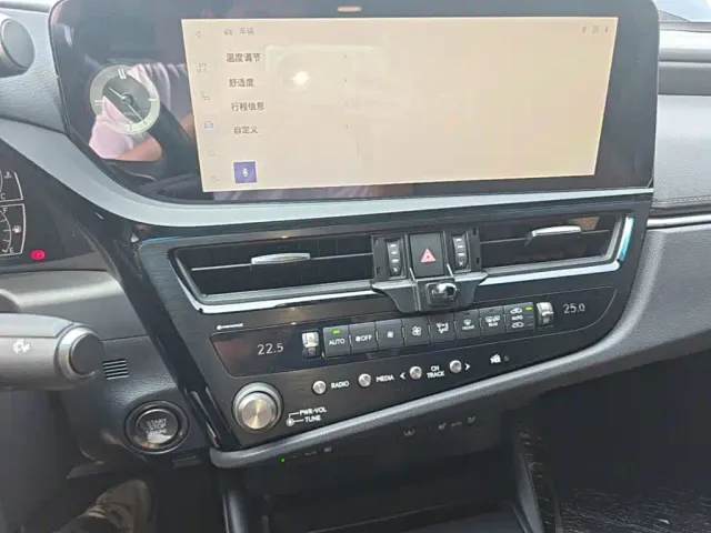 Lexus ES — Фото автомобиля 12