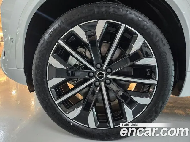 Volvo XC90 — Фото автомобиля 5