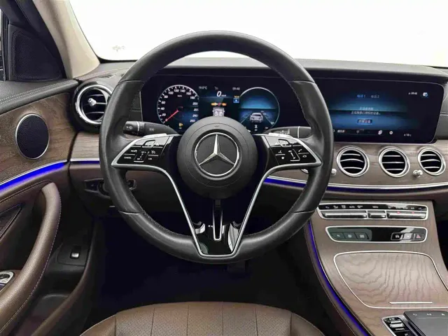 Mercedes-Benz E-Class — Фото автомобиля 9