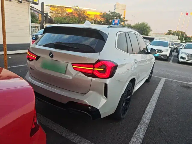 BMW iX3 — Фото автомобиля 6
