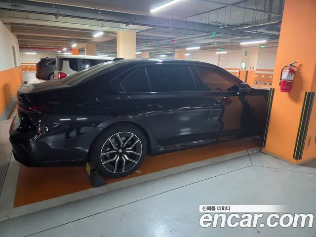 BMW 7 Series G70 — Фото автомобиля 9