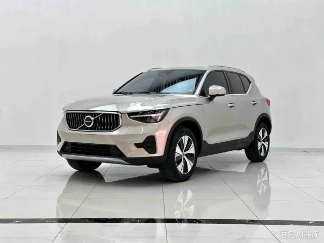Volvo XC40 — Фото автомобиля 2