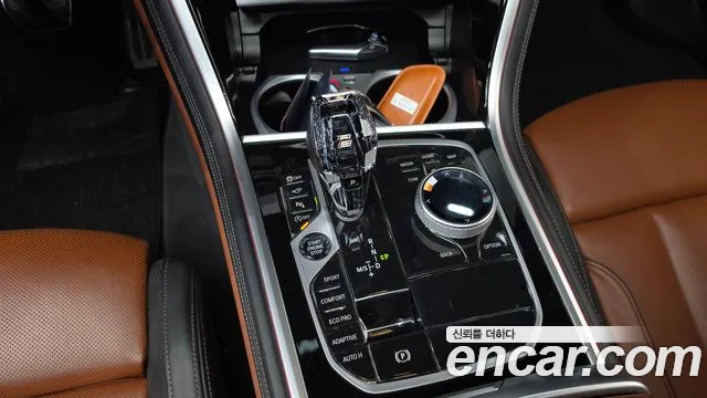 BMW 8 Series G15 — Фото автомобиля 9