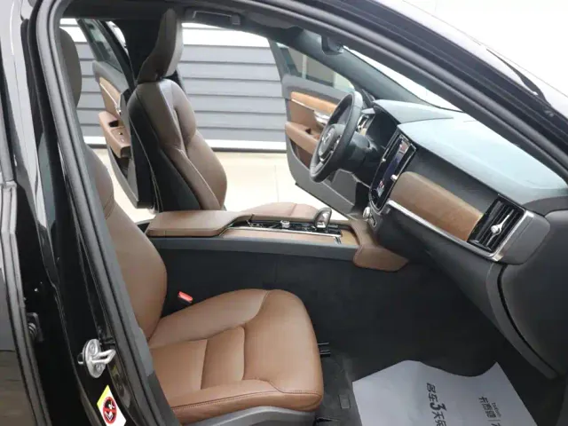 Volvo S90 — Фото автомобиля 22