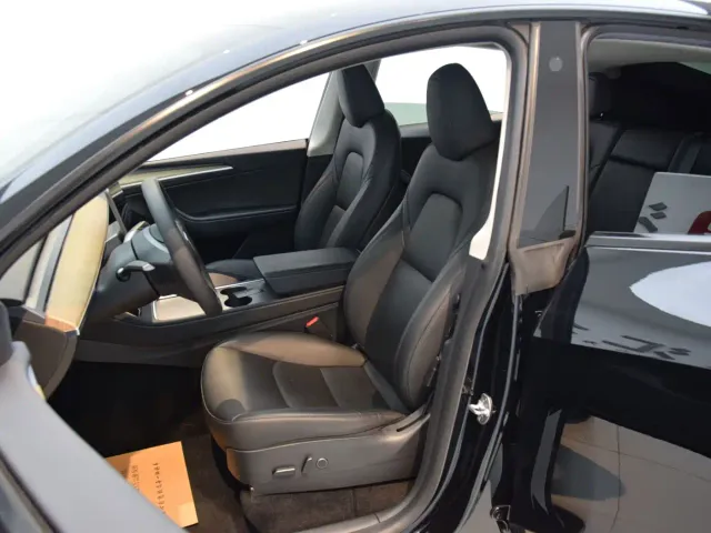 Tesla Model Y — Фото автомобиля 15