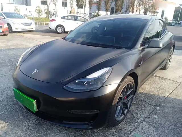 Фотография автомобиля — Tesla Model 3