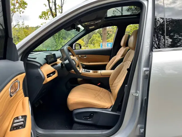 Geely Galaxy Starship 7 EM-i — Фото автомобиля 7