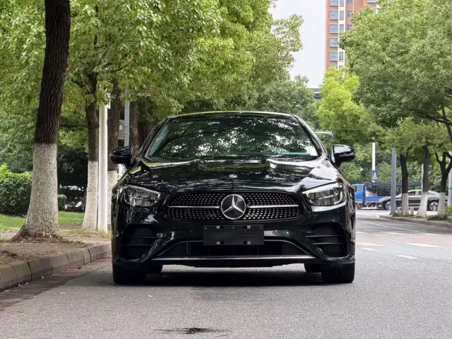 Mercedes-Benz E-Class — Фото автомобиля 2
