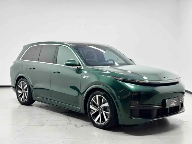 Li Auto L8 — Фото автомобиля 3