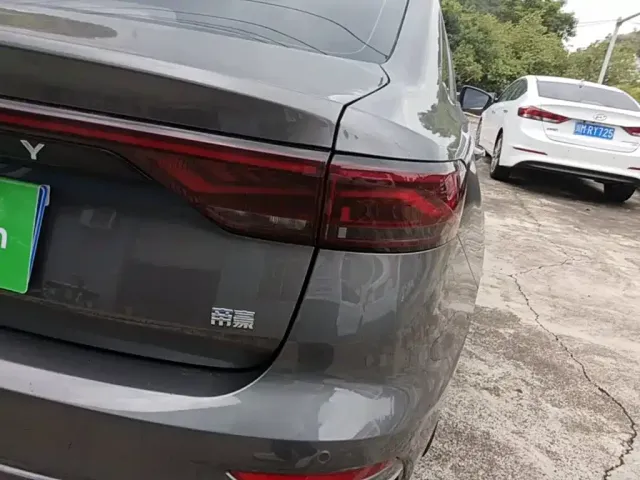 Geely Emgrand — Фото автомобиля 7