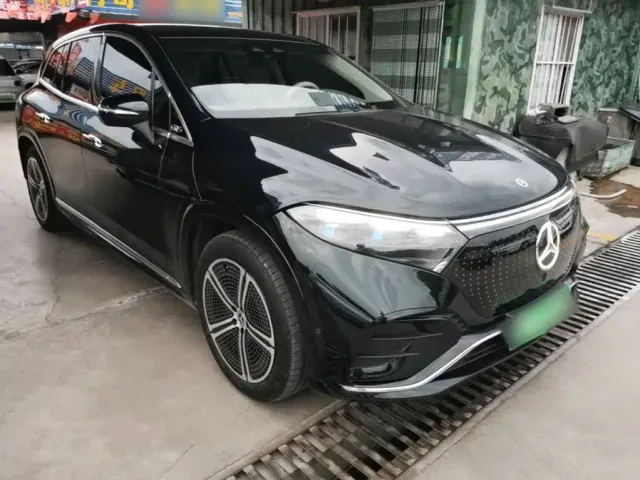 Mercedes-Benz EQS SUV — Фото автомобиля 3