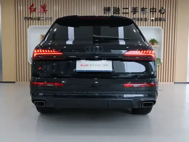 Audi Audi Q7 2024 45 TFSI quattro S line Black Warrior — Фото автомобиля 5