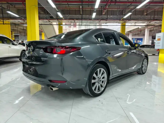 Mazda Axela — Фото автомобиля 6